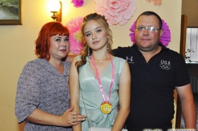 Ольга и Сергей на выпускном у дочери Виктории.