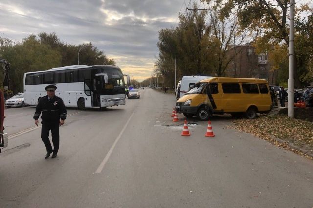 Два человека госпитализированы на Дону после ДТП с автобусом и маршруткой