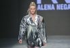 Модель во время показа новой коллекции ALENA NEGA на Mercedes-Benz Fashion Week Russia в Музее Москвы