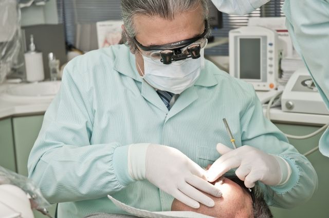 Калининградских стоматологов привлекли на борьбу с коронавирусом