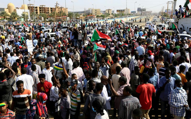 Массовые демонстрации в Хартуме