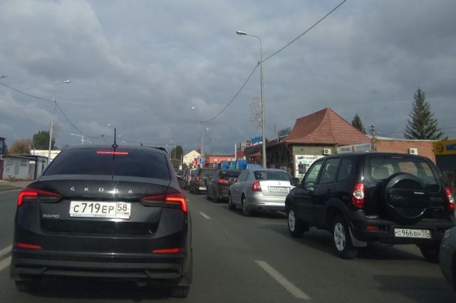 В Пермском крае образовалась пробка из-за ДТП на Красавинском мосту