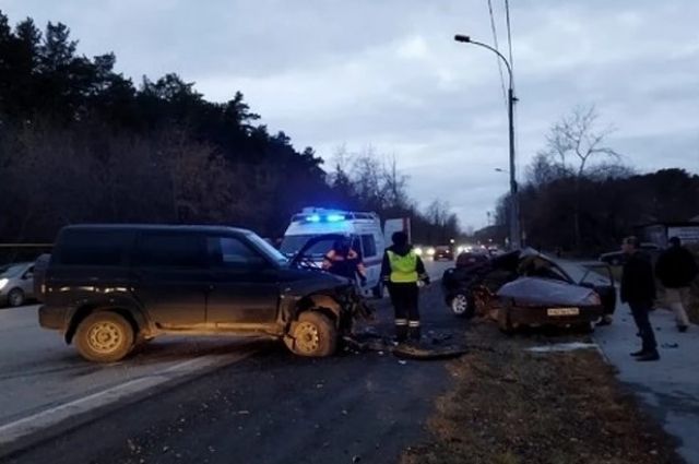 Водитель «Лады» погиб в ДТП с внедорожником в Екатеринбурге