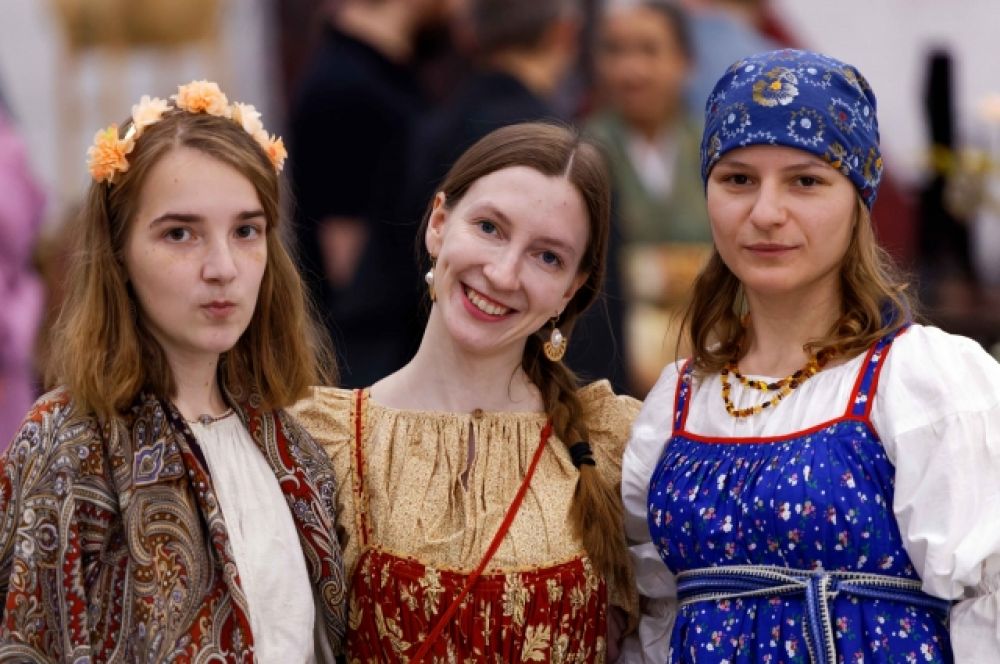 Кроме брутальных парней здесь можно было встретить очень милых девушек.