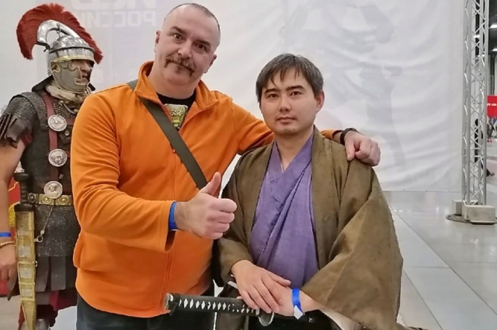 Кстати, на фестиваль заглянул прославленный исторический реконструктор, известный писатель-фантаст, публицист и видеоблогер Клим Жуков.