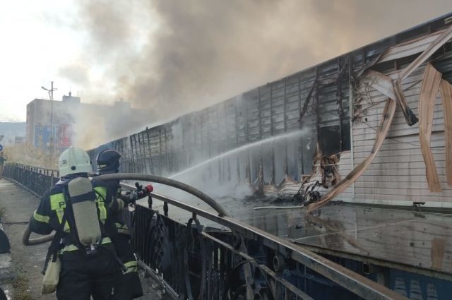 Очевидец рассказал, как возник пожар на рынке во Владивостоке