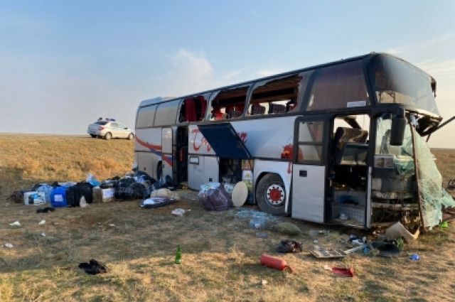 Попавший в ДТП в Калмыкии автобус не отвечал требованиям безопасности