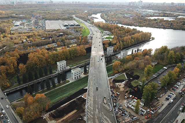 Карамышевский мост стал финальным аккордом Северо-Западной хорды. Его протяжённость – 1,5 км,  а самый длинный пролёт – это 200 м над водой.