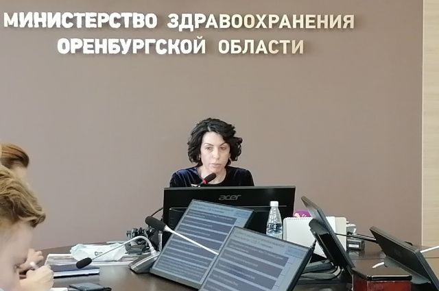 Главу минздрава продолжают критиковать за поездку в Санкт-Петербург