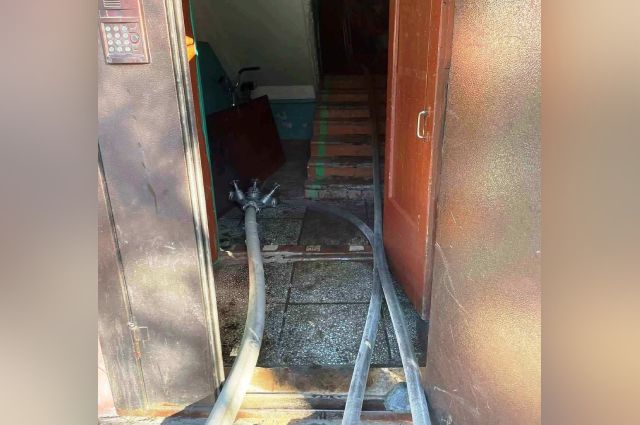 8 человек спасли на пожаре в многоквартирном доме в Усолье-Сибирском
