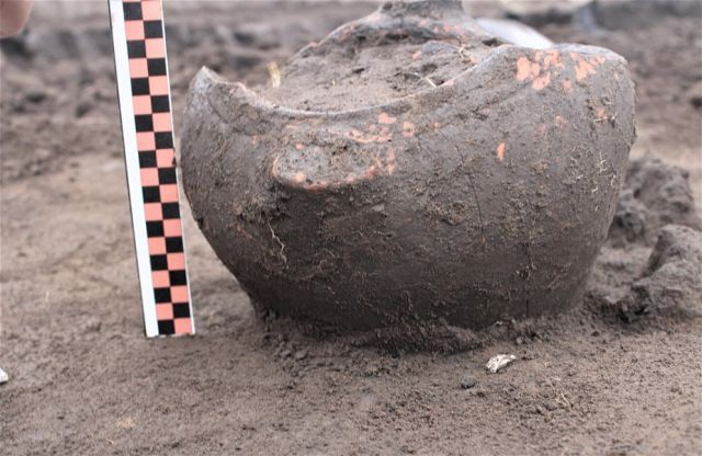 На раскопках в Краснодарском крае обнаружили погребальные урны XI-XII веков
