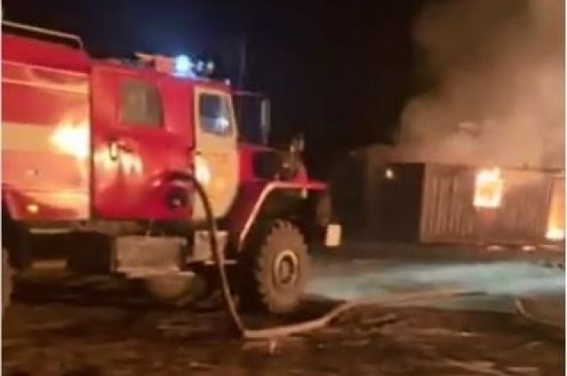 Возгорание было локализовано в 21:50, а в 00:30 полностью ликвидировано. В тушении участвовали 11 работников и 3 единицы техники противопожарной службы Сахалинской области. 