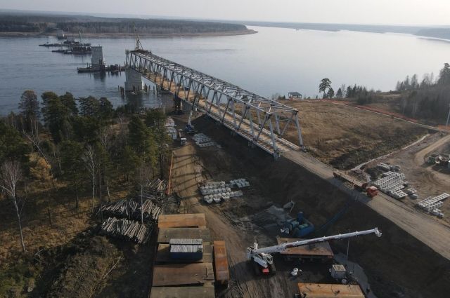 Мост обеспечит устойчивую круглогодичную транспортную связь между центральными районами края и Северо-Енисейским районом.