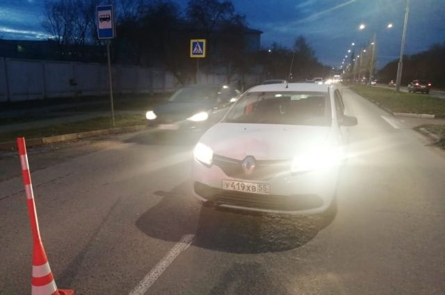 В Омске водитель иномарки на пешеходном переходе сбил пенсионера
