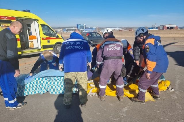 Спасатели эвакуировали в Иркутск альпиниста в предкоматозном состоянии