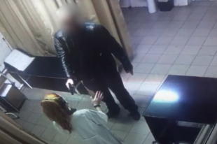 В Киевской области мужчина угрожал пистолетом медикам