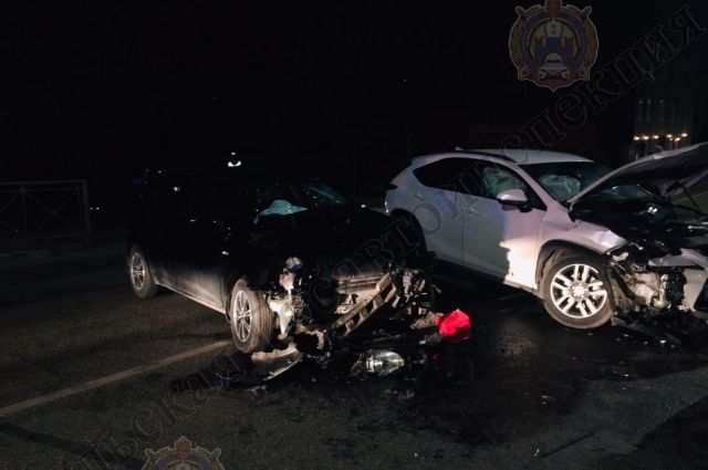 В Туле при столкновении автомобилей Kia и Lexus пострадала девушка