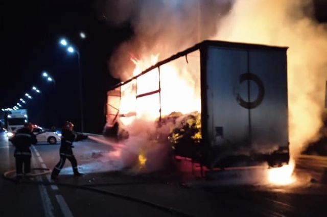 В Ровенской области вспыхнул грузовик: жертв нет.