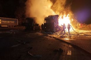 В Харьковской области вторые сутки тушат пожар на АЗС.