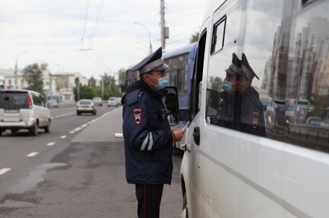 В Иркутске контролируют масочный режим в общественном транспорте