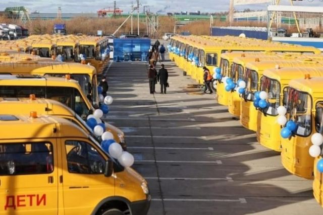 37 новых школьных автобусов получили школы Свердловской области