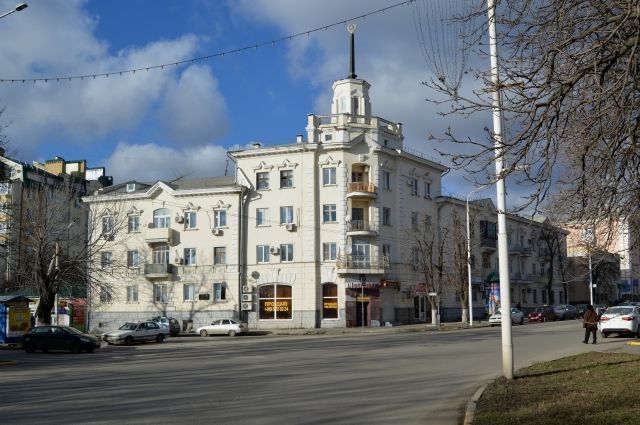 В Новочеркасске восстановили знаменитый шпиль на доме