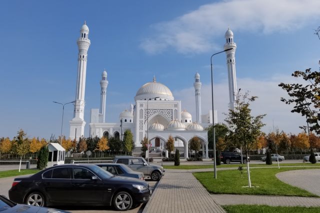 Крупнейшая в Европе мечеть в чеченском городе Шали изнутри