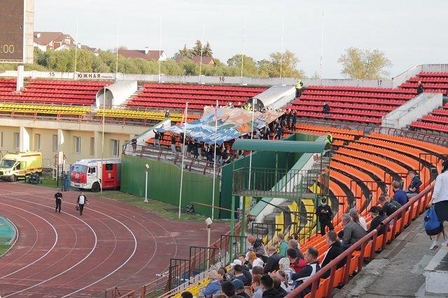 «Торпедо» оштрафовали на 50 тысяч рублей за задержания фанатов «Шинника»