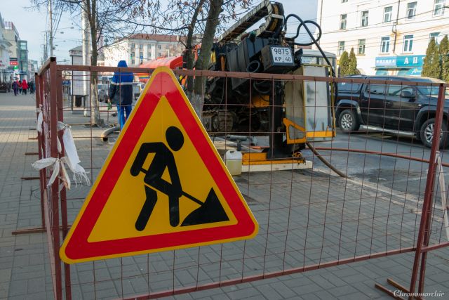 В Краснодаре по улице Автолюбителей приводят в порядок тротуар