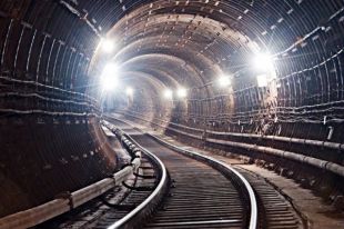 В метро Токио мужчина в костюме Джокера напал на людей с ножом