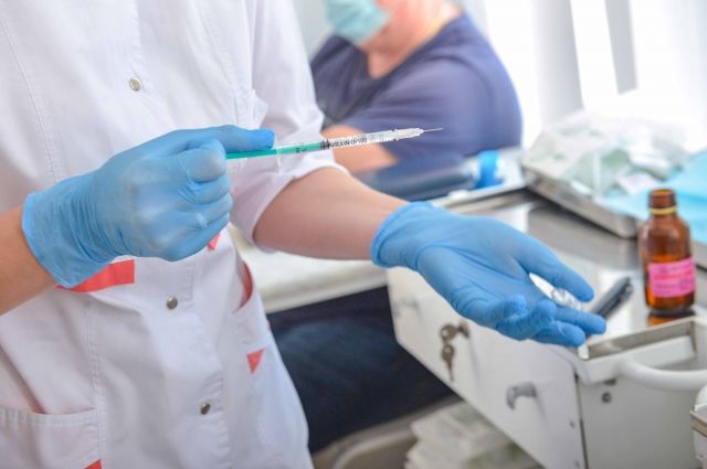 В Удмуртии за выходные прививку от COVID-19 сделали более 20 тысяч человек