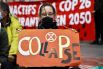 Акция протеста против изменений климата накануне открытия климатической конференции COP26 (Париж, Франция)