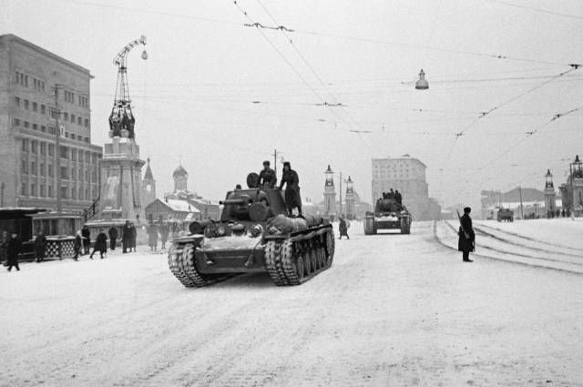 Военный парад 7 ноября 1941 года в Москве.