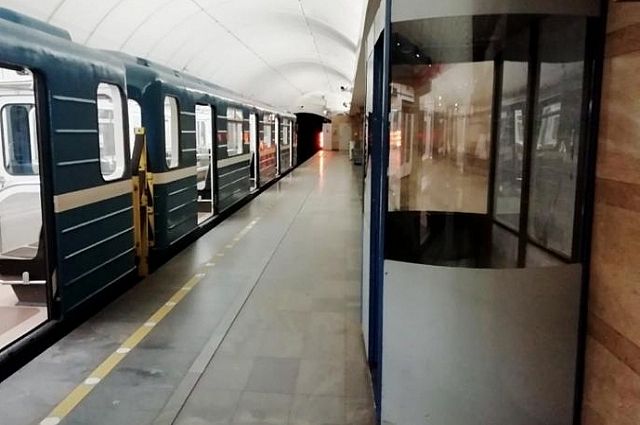 Пассажиропоток в метро Петербурга упал на 30%