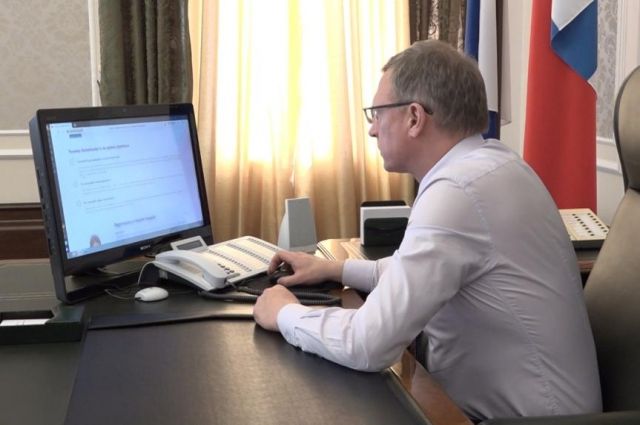 Омский губернатор Александр Бурков принял участие в переписи населения