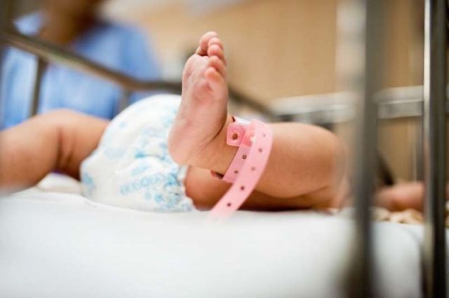 В Омской области к дверям ковидного госпиталя подбросили младенца