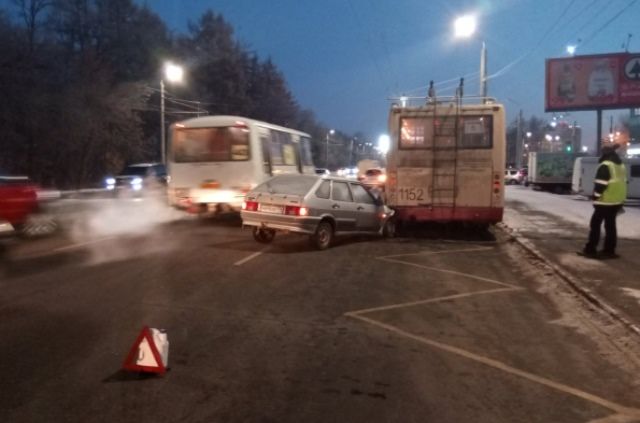 Водитель троллейбуса пострадала в ДТП в Челябинске