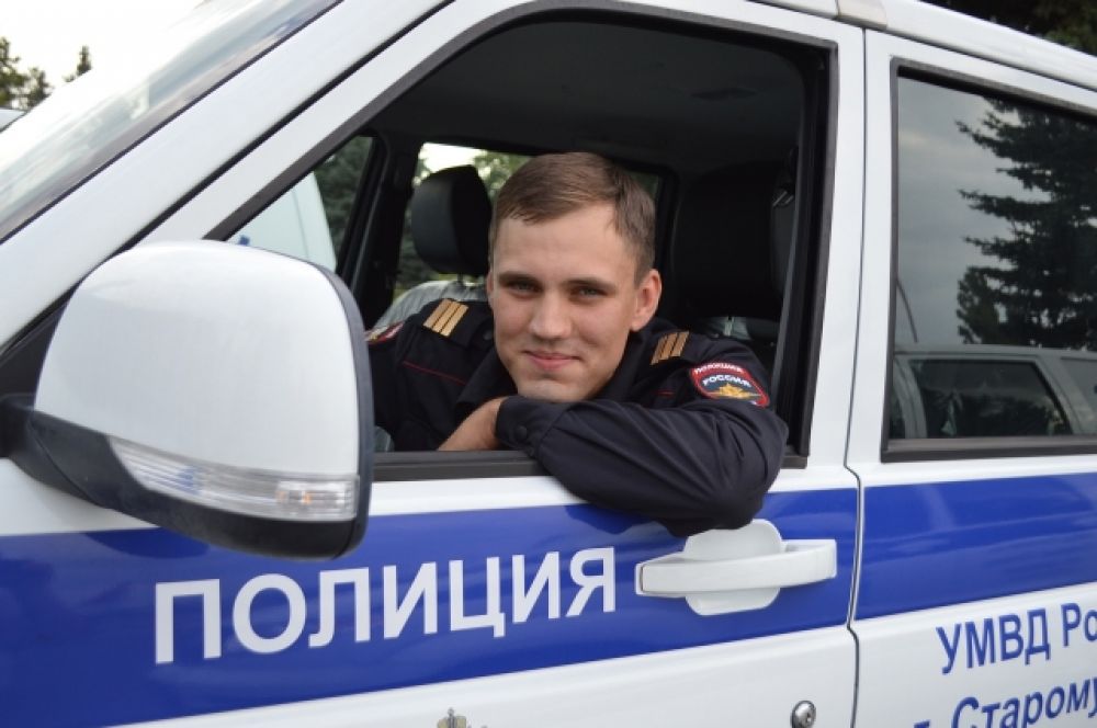 Командир первого отделения взвода первой роты ОБ ППСП УМВД России по г. Старому Осколу старший сержант полиции Денис Безверхий, 26 лет.