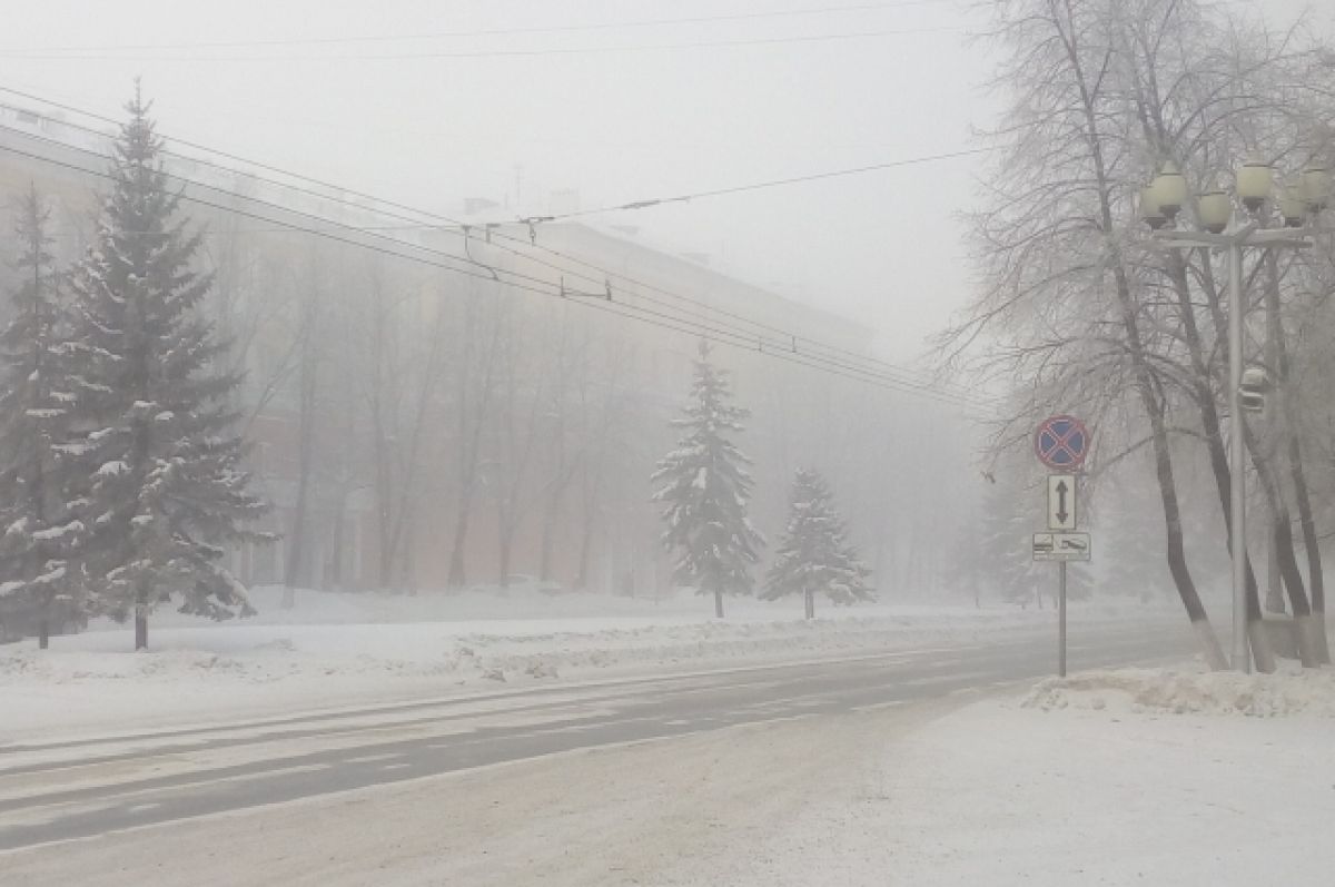 Вечер был прохладный. Мороз -32. Погодные условия в Кузбассе 2021. Максимальное похолодание в Сибири. Ель в снегу Башкирия.