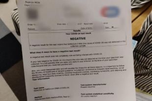В Украине разоблачили схему подделки COVID-документации на три млн гривен.