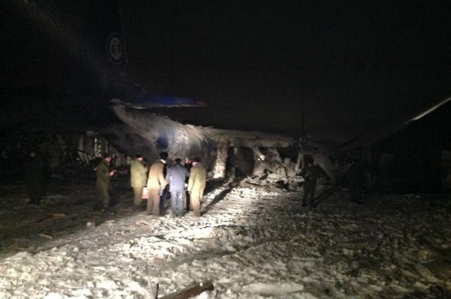 Все люди, находившиеся на борту разбившегося самолета Ан-12, погибли