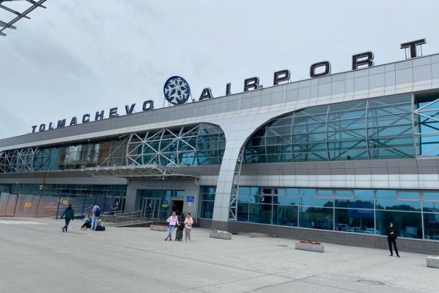 В аэропорту Новосибирска приземлился грузовой Boeing с горящим двигателем