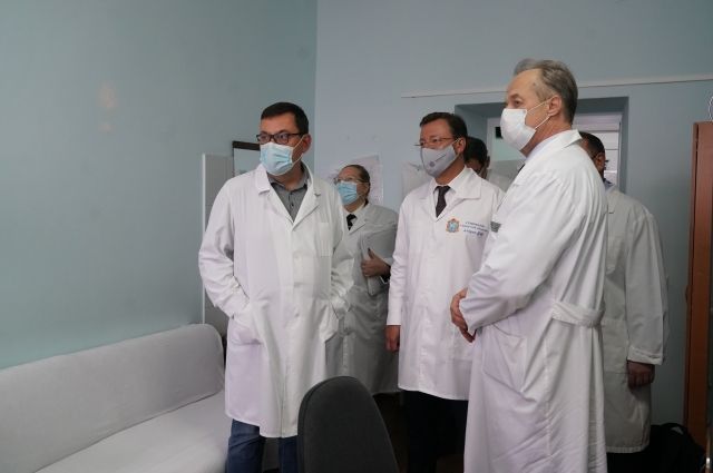Губернатор и замминистра здравоохранения РФ проверили медучреждения Сызрани