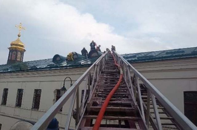 В Киево-Печерской лавре произошел пожар.