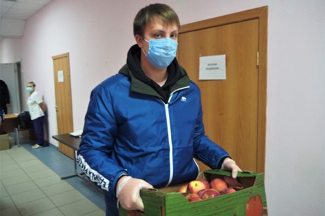 Волонтеры «Единой России» помогают ковид-госпиталям Оренбурга.