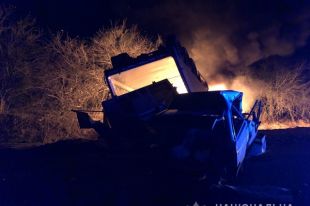 В Черкасской области легковушка столкнулась с грузовиком: трое погибли.