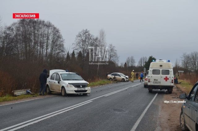 Два человека пострадали и один погиб в результате ДТП в Псковской области