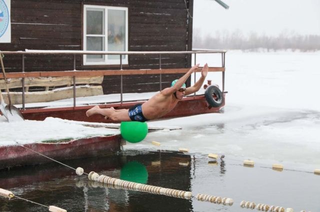 В Барнауле прошел XXVIII турнир по зимнему плаванию