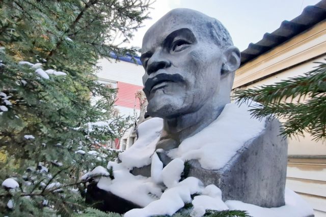 И Ленин такой молодой. Сколько памятников вождю революции стоит в Иркутске