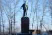 Ещё один известный всем иркутянам памятник - напротив здания управления ГЭС.